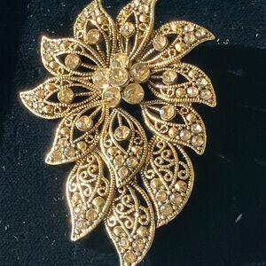 LIZ CLAIBORNE CRYSTAL AND FILIGREE BROOCH